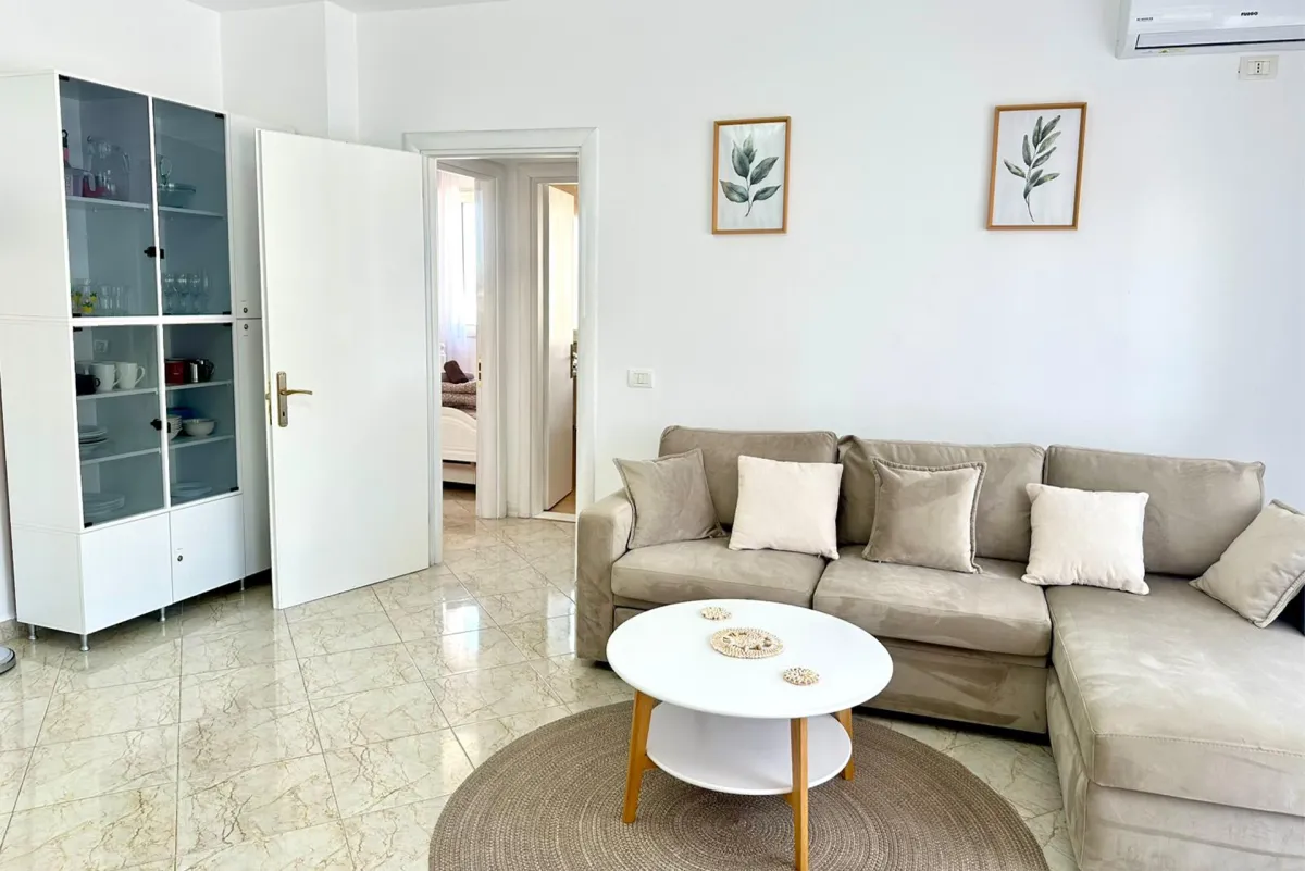 White Apartment photo 3